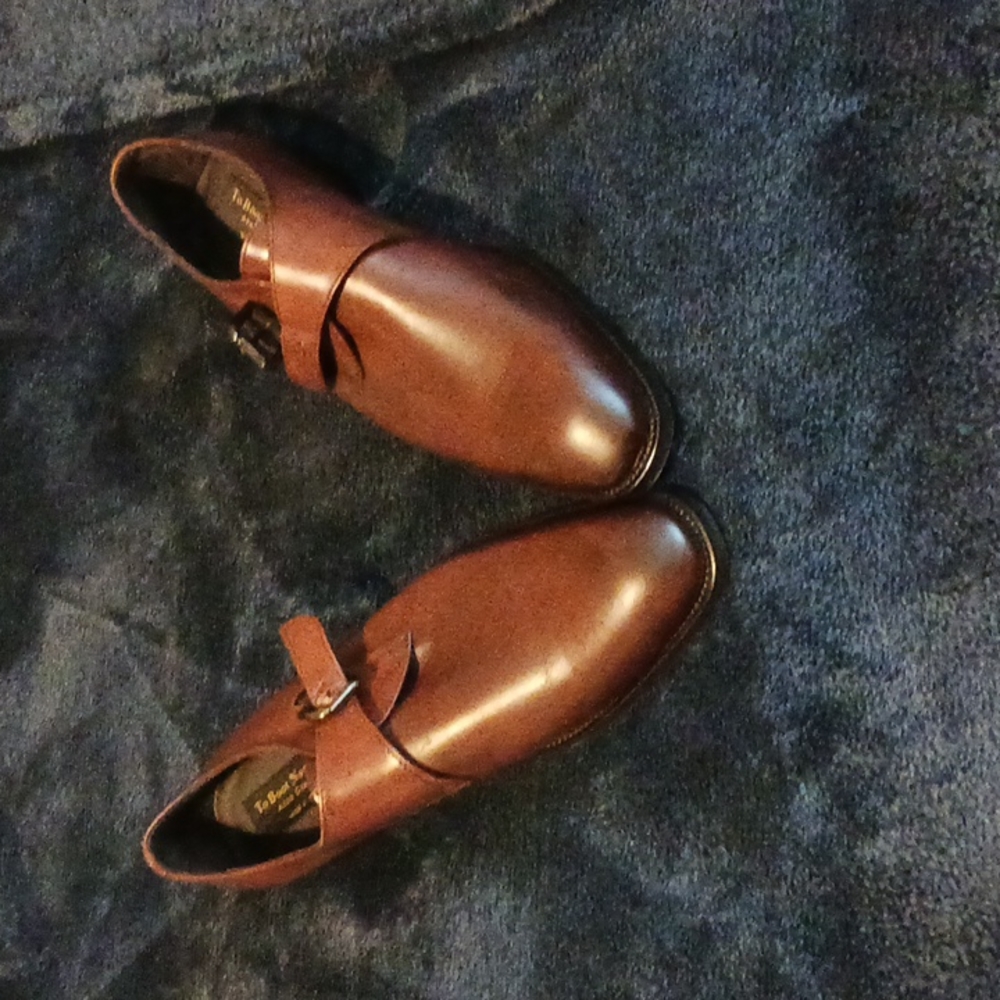 Am selling a dark Bruciato same as dark brown ltalian boot shoe very stylish